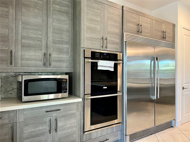 11 NW 122nd Ave, Miami, FL 33182