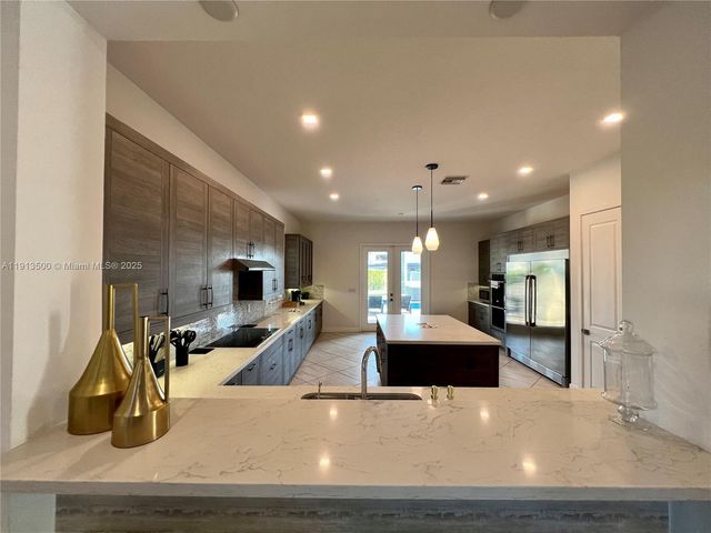 11 NW 122nd Ave, Miami, FL 33182