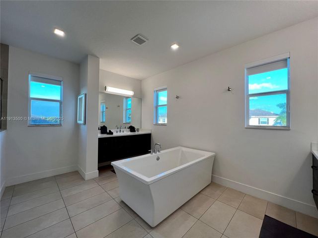 11 NW 122nd Ave, Miami, FL 33182