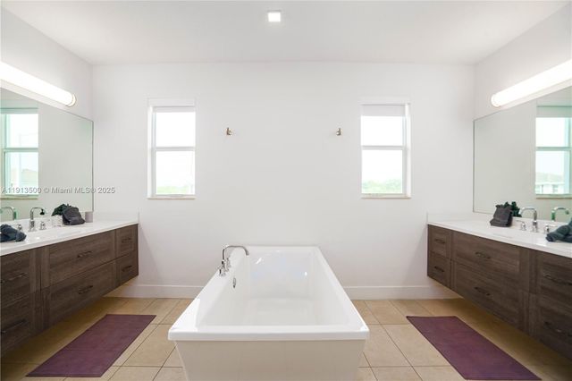 11 NW 122nd Ave, Miami, FL 33182