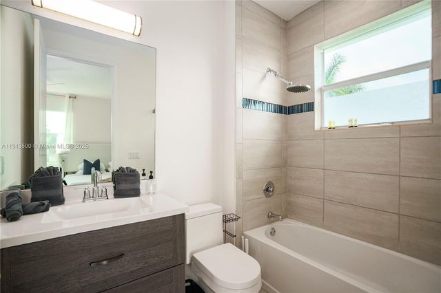 11 NW 122nd Ave, Miami, FL 33182