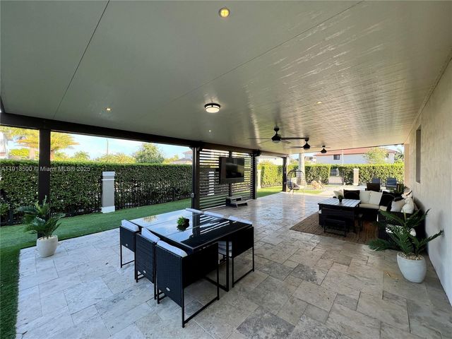 11 NW 122nd Ave, Miami, FL 33182