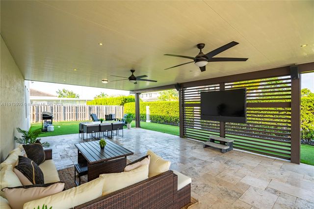 11 NW 122nd Ave, Miami, FL 33182