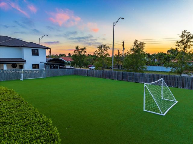 11 NW 122nd Ave, Miami, FL 33182