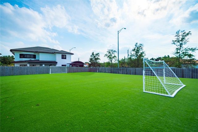 11 NW 122nd Ave, Miami, FL 33182