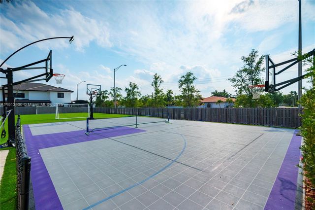 11 NW 122nd Ave, Miami, FL 33182