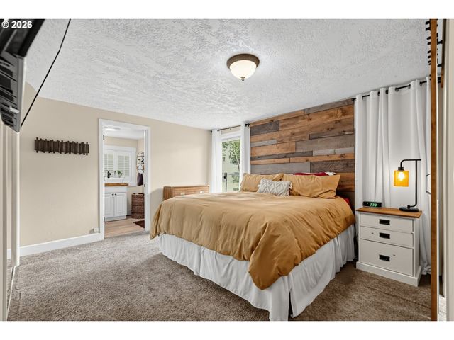14543 THAYER Rd, Oregon City, OR 97045