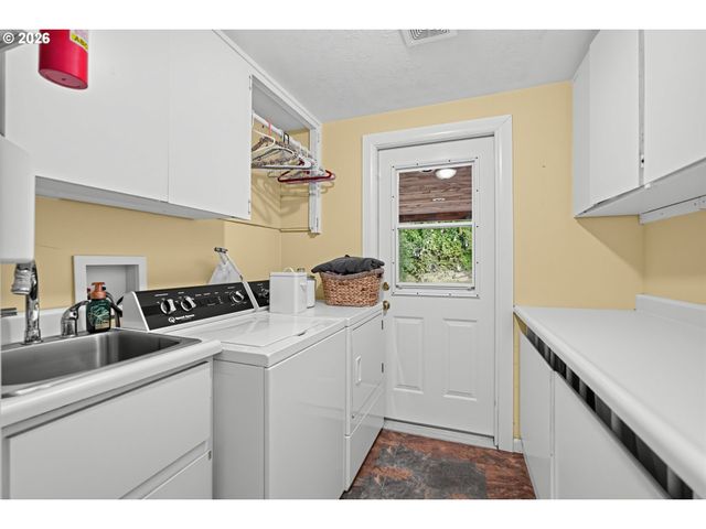 14543 THAYER Rd, Oregon City, OR 97045