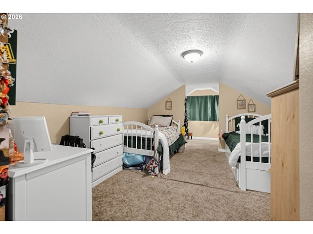 14543 THAYER Rd, Oregon City, OR 97045