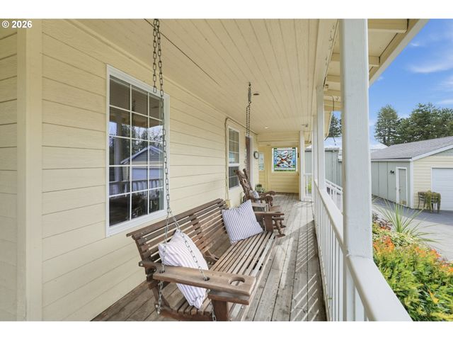 14543 THAYER Rd, Oregon City, OR 97045