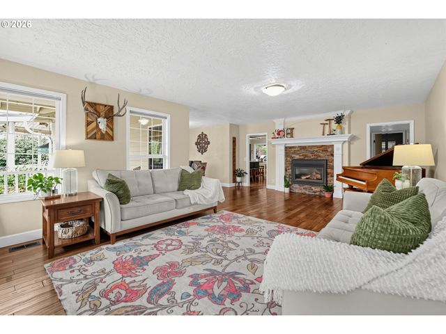 14543 THAYER Rd, Oregon City, OR 97045