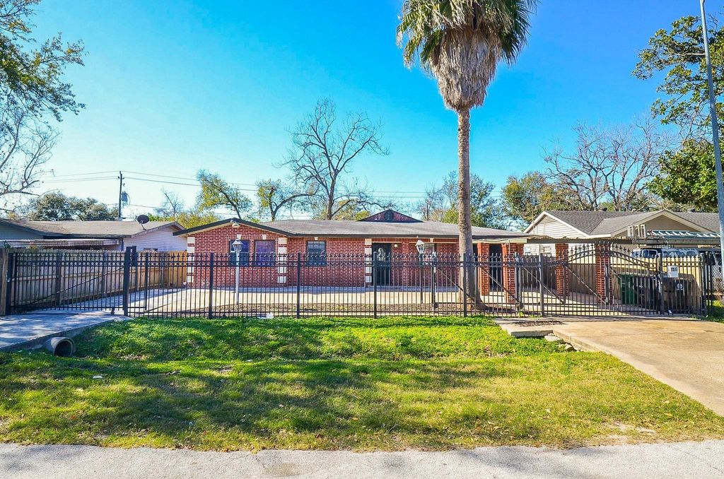 11517 Bannister Lane, Houston, TX 77076