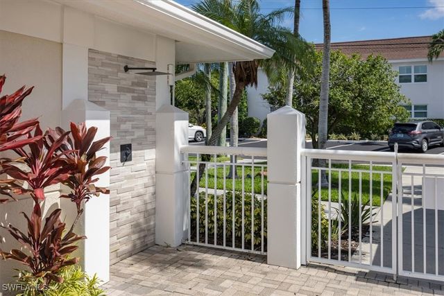 626 12th AVE S 626, Naples, FL 34102