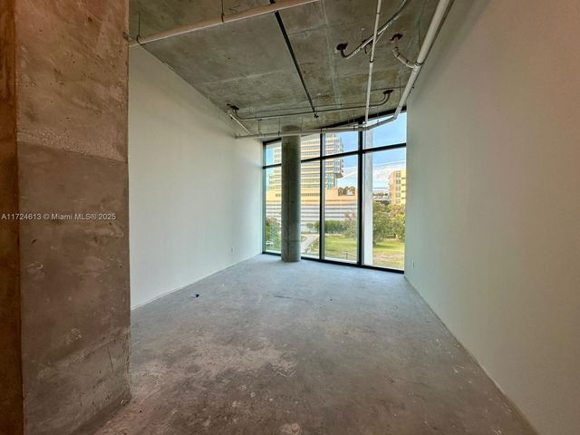 21290 Biscayne Blvd 302-303, Aventura, FL 33180