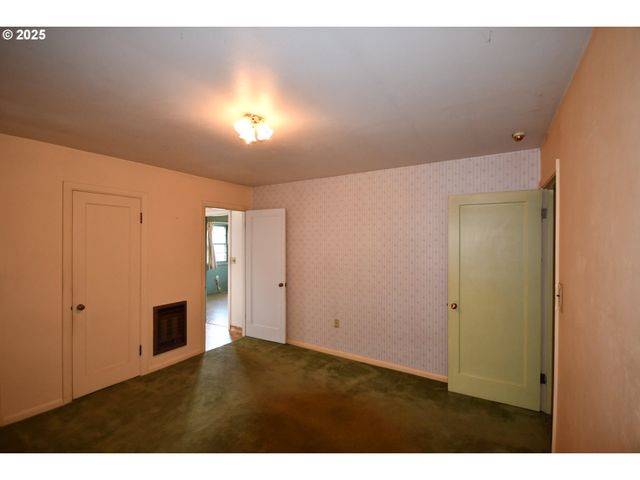 1300 VIEW Ct, The Dalles, OR 97058