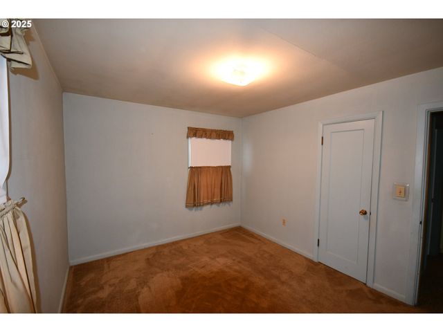 1300 VIEW Ct, The Dalles, OR 97058