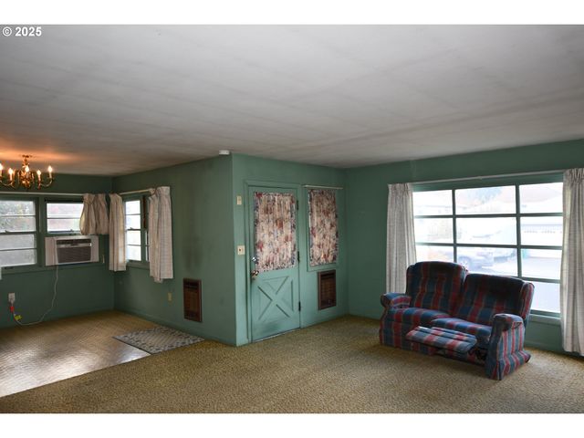 1300 VIEW Ct, The Dalles, OR 97058