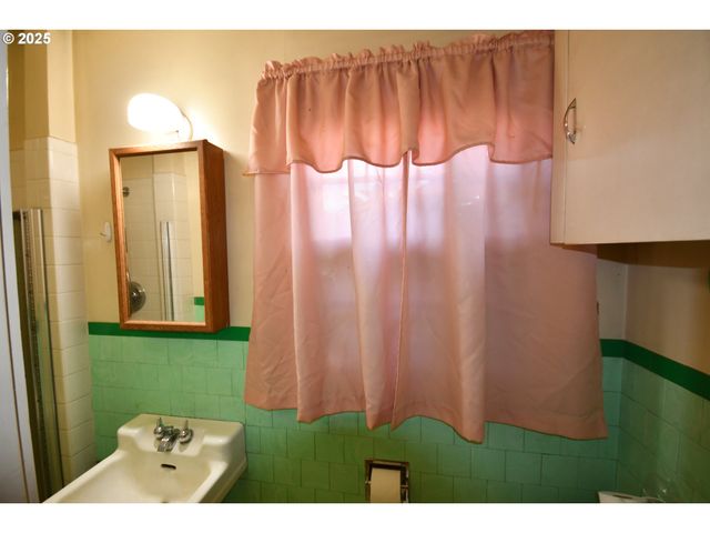 1300 VIEW Ct, The Dalles, OR 97058