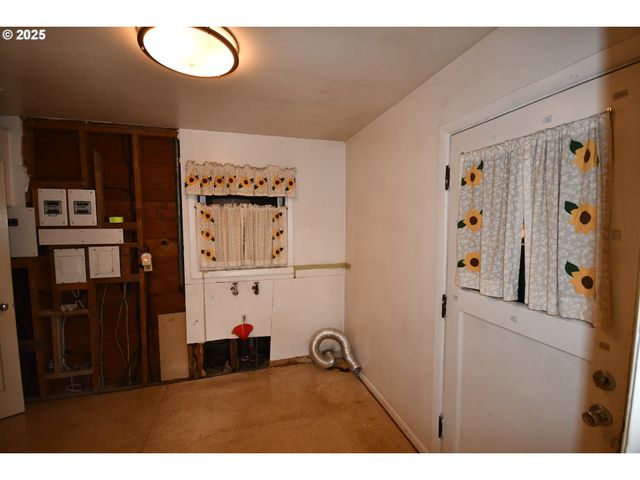 1300 VIEW Ct, The Dalles, OR 97058