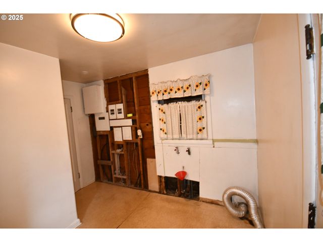 1300 VIEW Ct, The Dalles, OR 97058