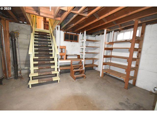 1300 VIEW Ct, The Dalles, OR 97058