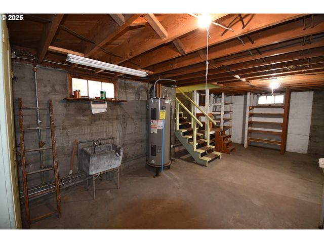 1300 VIEW Ct, The Dalles, OR 97058