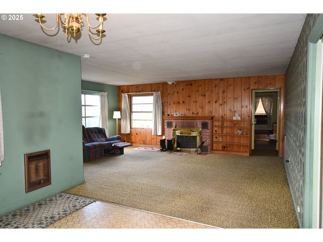 1300 VIEW Ct, The Dalles, OR 97058