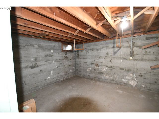 1300 VIEW Ct, The Dalles, OR 97058