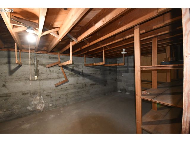 1300 VIEW Ct, The Dalles, OR 97058