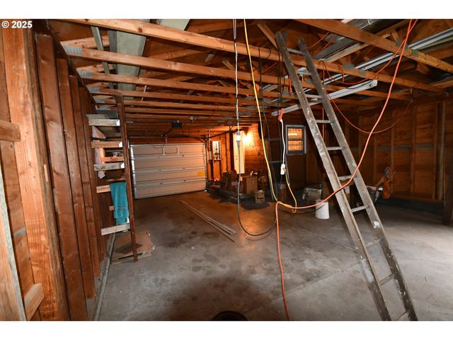 1300 VIEW Ct, The Dalles, OR 97058