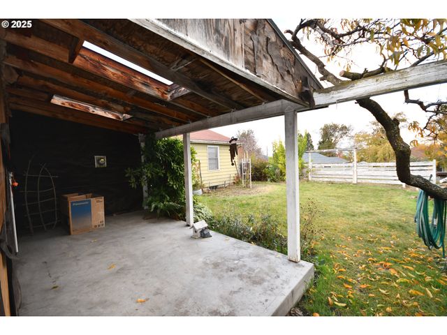 1300 VIEW Ct, The Dalles, OR 97058