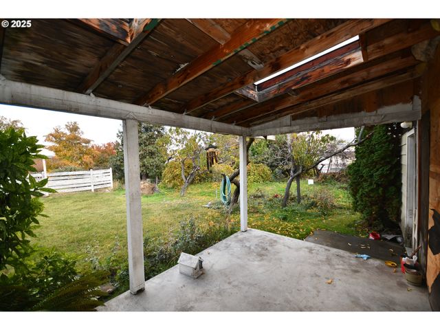 1300 VIEW Ct, The Dalles, OR 97058