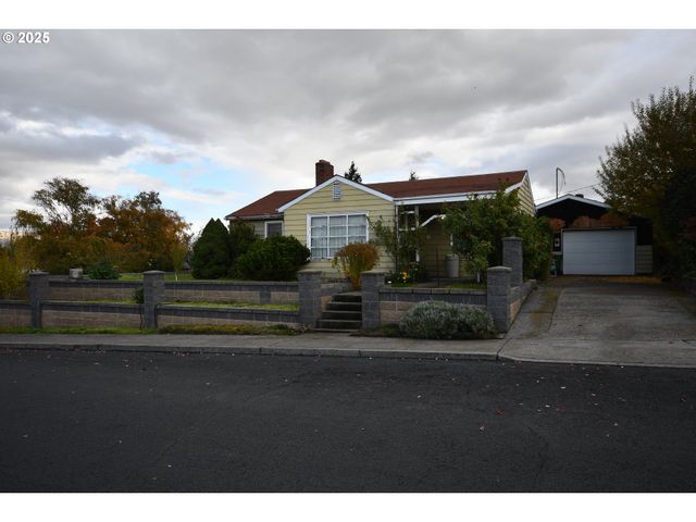 1300 VIEW Ct, The Dalles, OR 97058