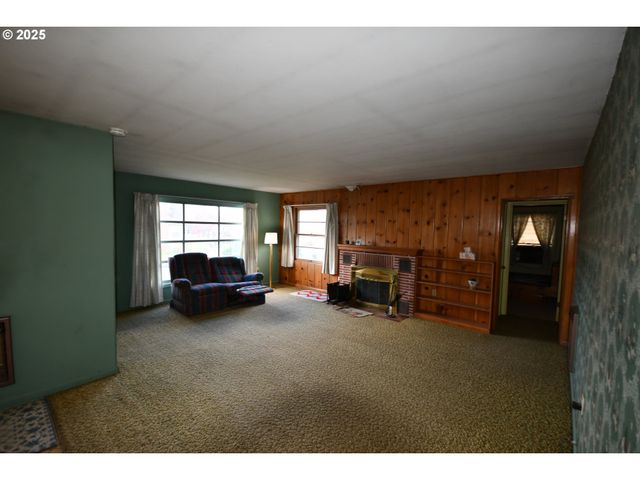 1300 VIEW Ct, The Dalles, OR 97058