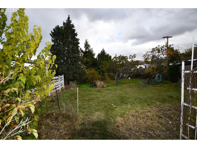 1300 VIEW Ct, The Dalles, OR 97058