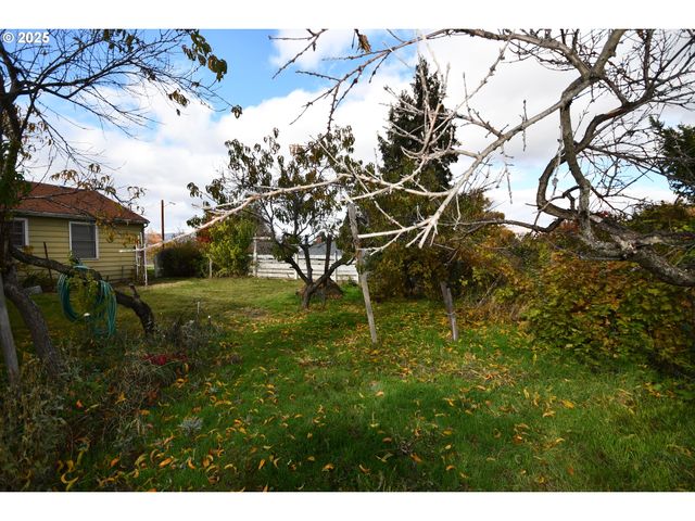 1300 VIEW Ct, The Dalles, OR 97058