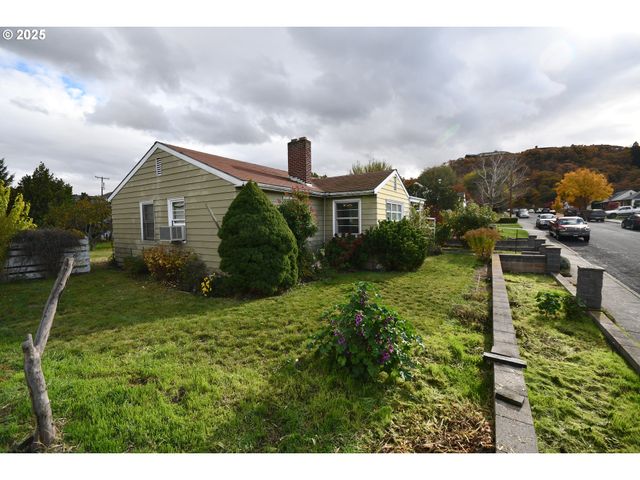 1300 VIEW Ct, The Dalles, OR 97058