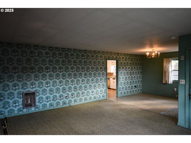 1300 VIEW Ct, The Dalles, OR 97058