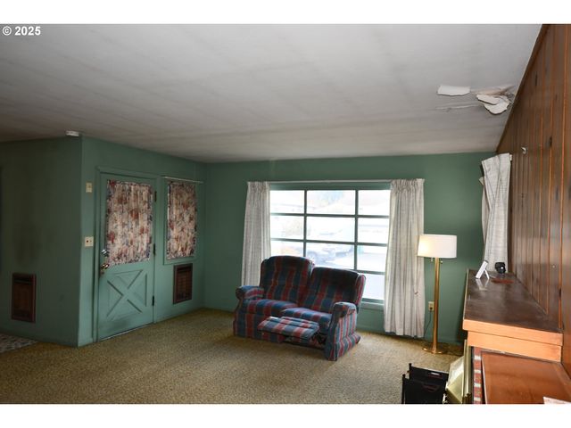 1300 VIEW Ct, The Dalles, OR 97058