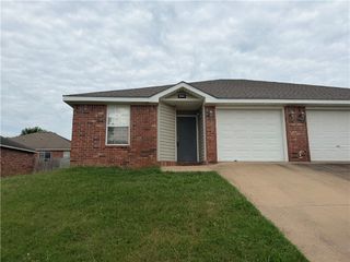 234 Graystone Circle, Centerton, AR 72719