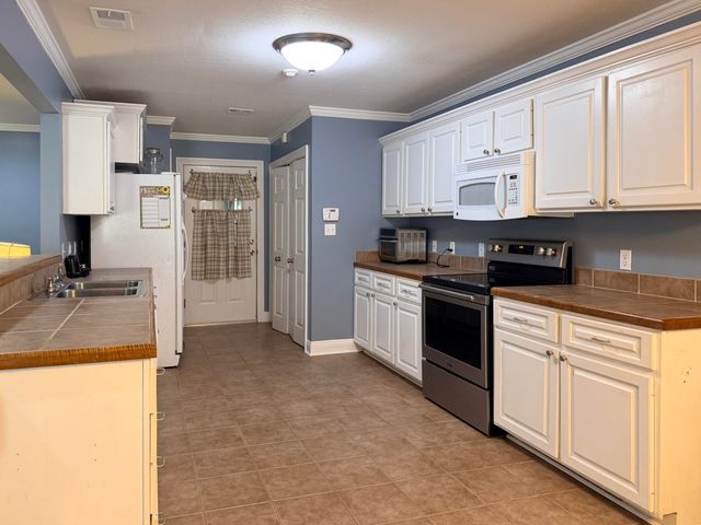 43 Clear Springs, Hattiesburg, MS 39402