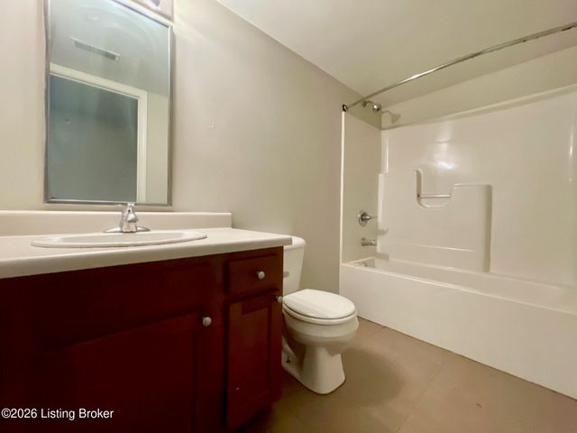 3546 Brockton Ln 5, Louisville, KY 40220
