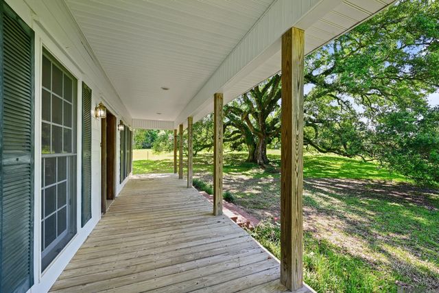 12143 Indigo Dr, St Francisville, LA 70775