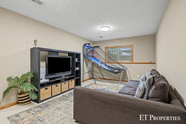 8954 Lady Lauren Drive, Rockford, MI 49341