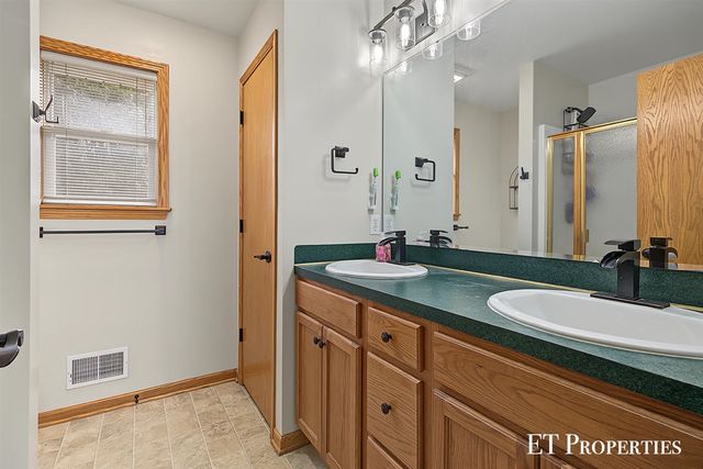 8954 Lady Lauren Drive, Rockford, MI 49341