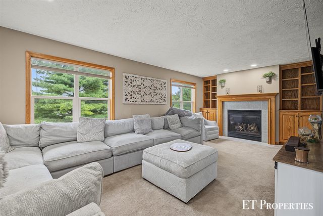 8954 Lady Lauren Drive, Rockford, MI 49341