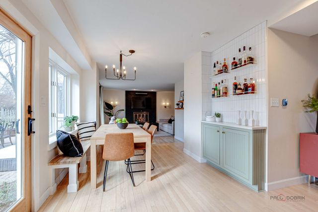 613 E Golf Road, Libertyville, IL 60048