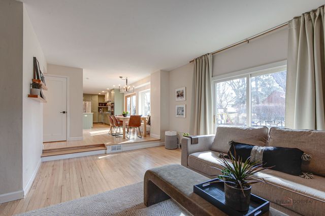 613 E Golf Road, Libertyville, IL 60048