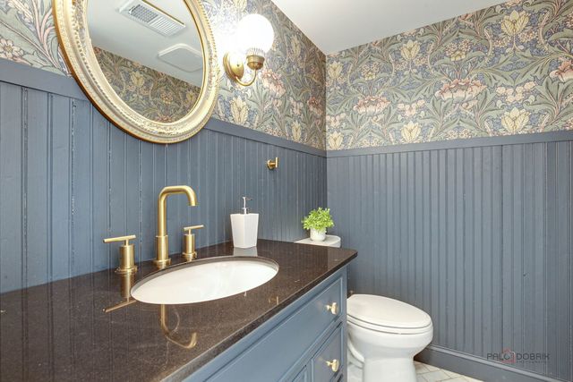 613 E Golf Road, Libertyville, IL 60048