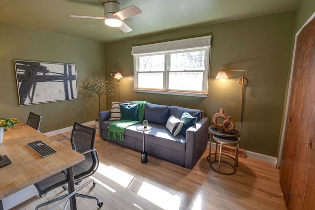 613 E Golf Road, Libertyville, IL 60048